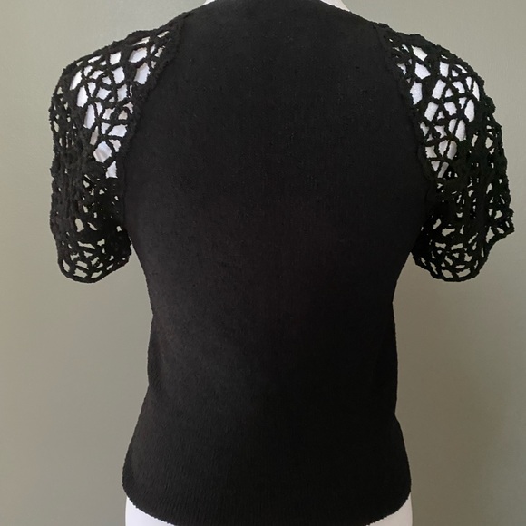 Lianne Barnes black stretchy knit sweater with crochet short sleeves - Size M - Picture 2 of 7